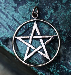 Pentagram - talizman z rzemykiem. Brąz